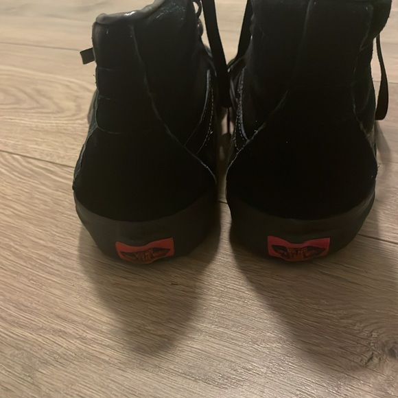 Black on black vans - Picture 4 of 6